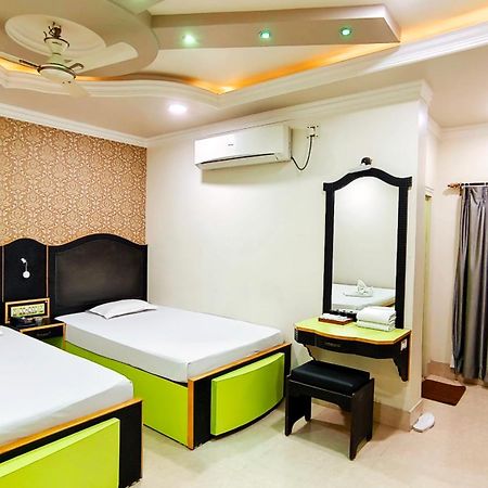 Hotel Samrat Baharampur Exteriör bild