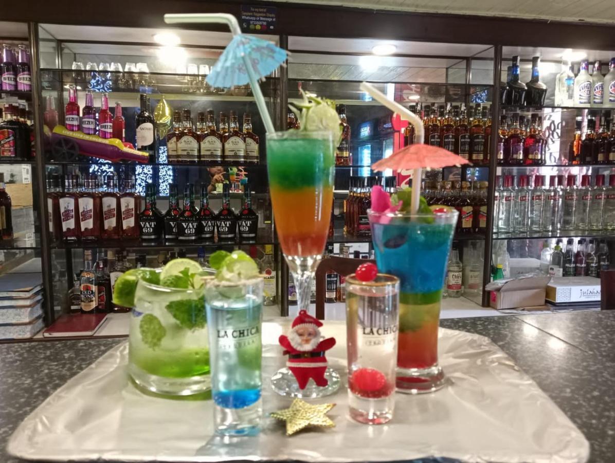 Hotel Samrat Baharampur Exteriör bild