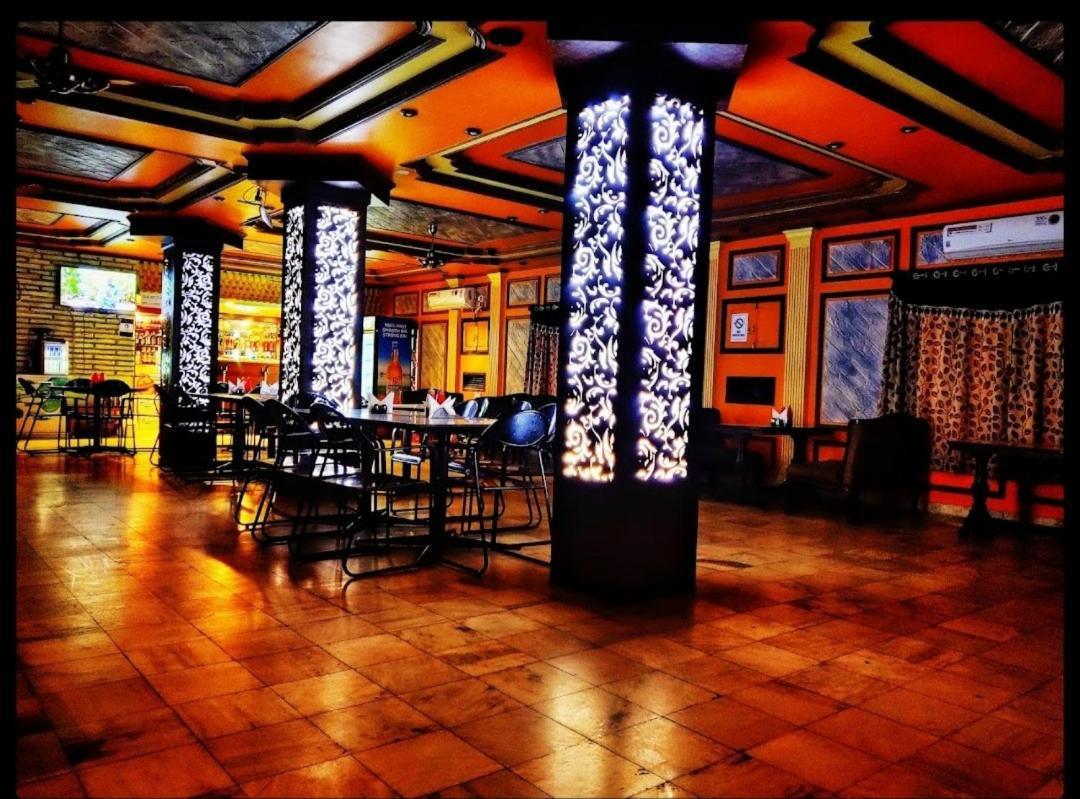 Hotel Samrat Baharampur Exteriör bild
