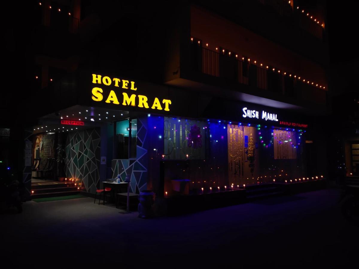 Hotel Samrat Baharampur Exteriör bild