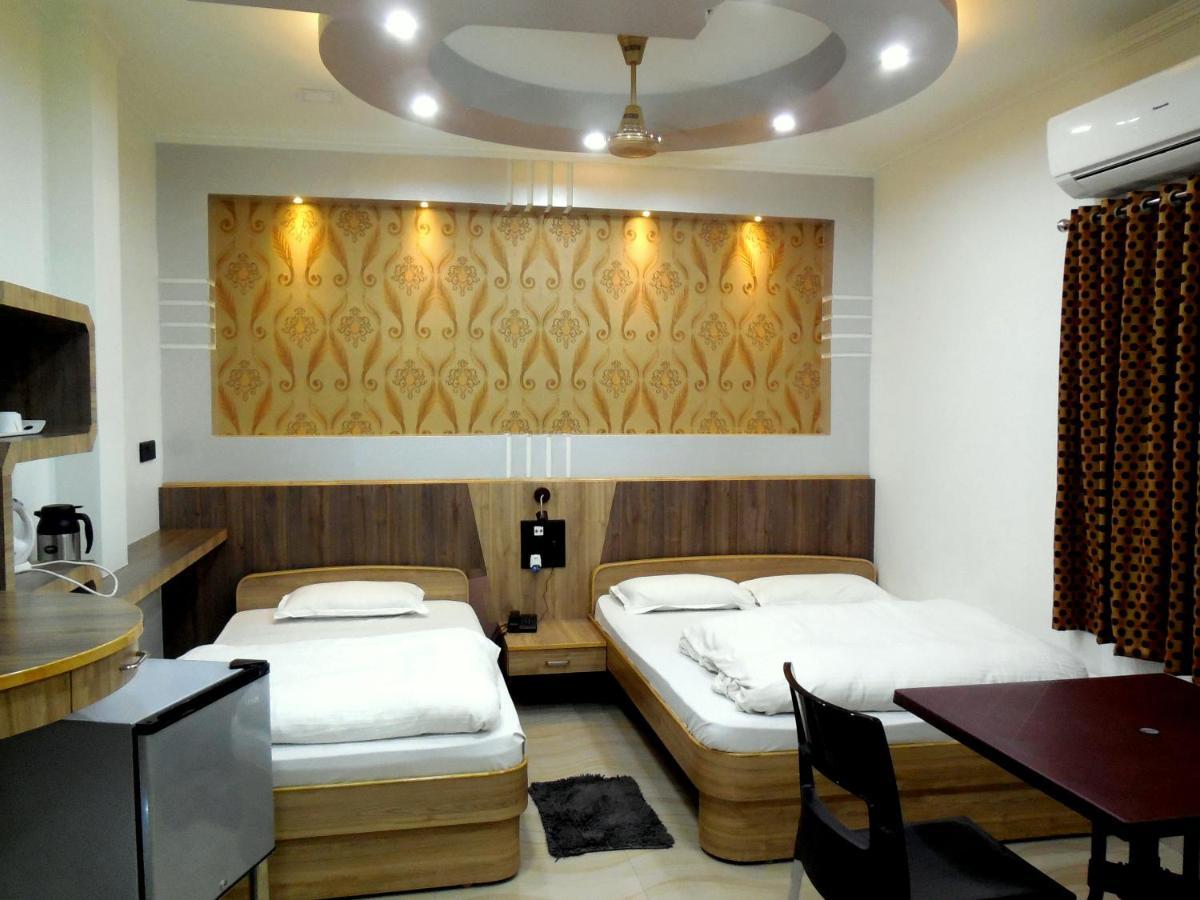 Hotel Samrat Baharampur Exteriör bild