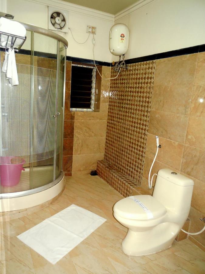 Hotel Samrat Baharampur Exteriör bild
