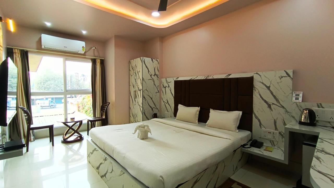 Hotel Samrat Baharampur Exteriör bild