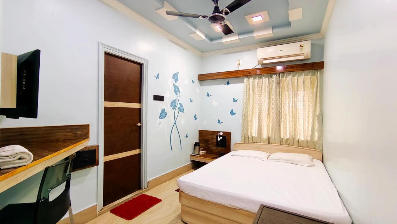 Hotel Samrat Baharampur Exteriör bild