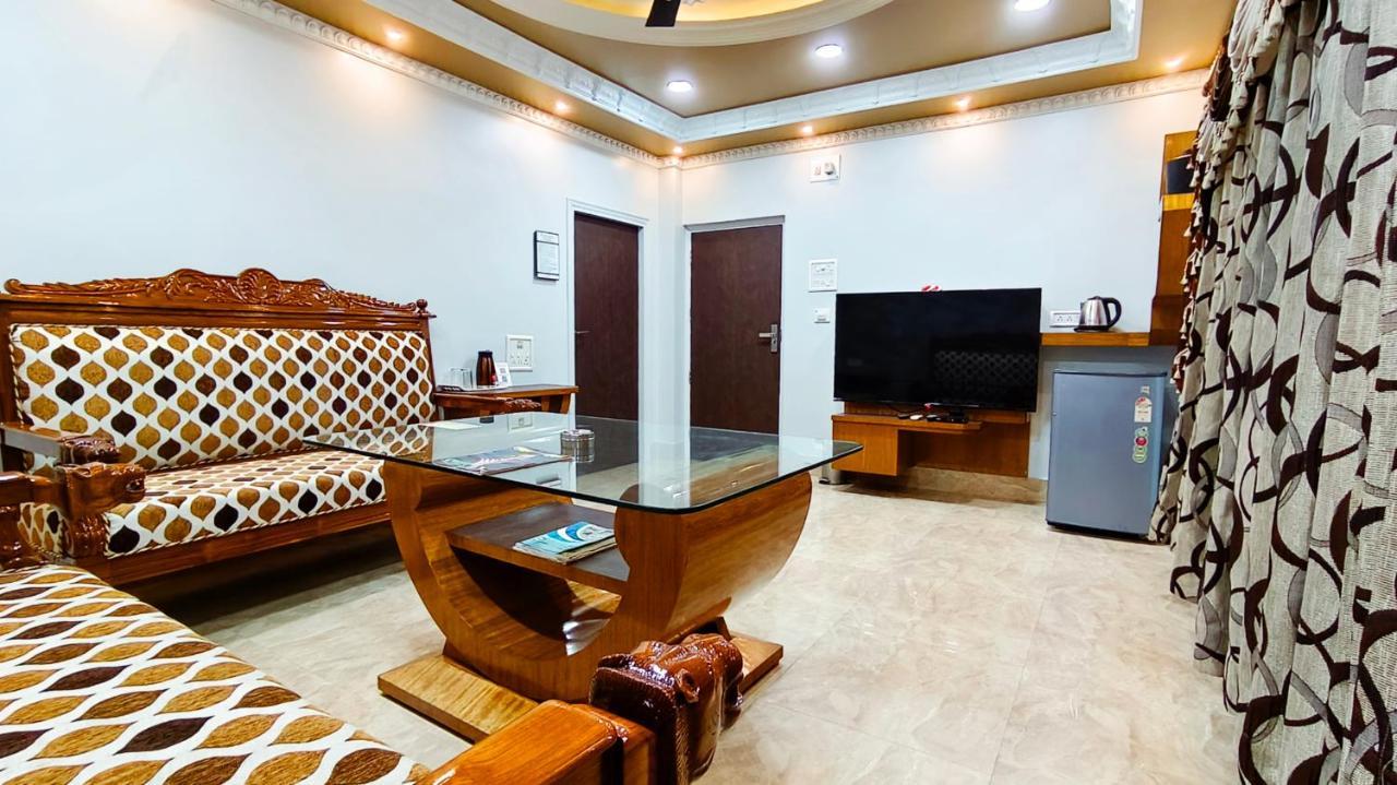 Hotel Samrat Baharampur Exteriör bild