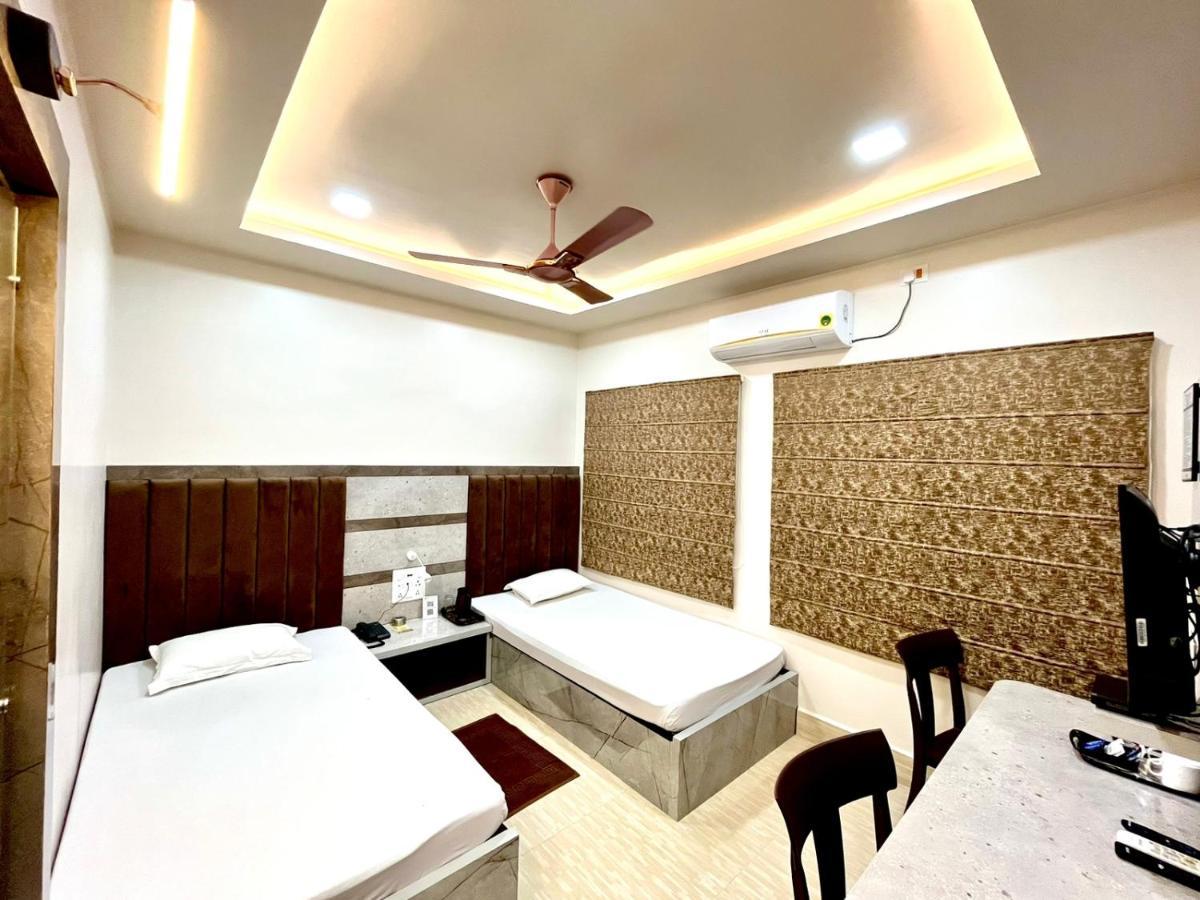 Hotel Samrat Baharampur Exteriör bild