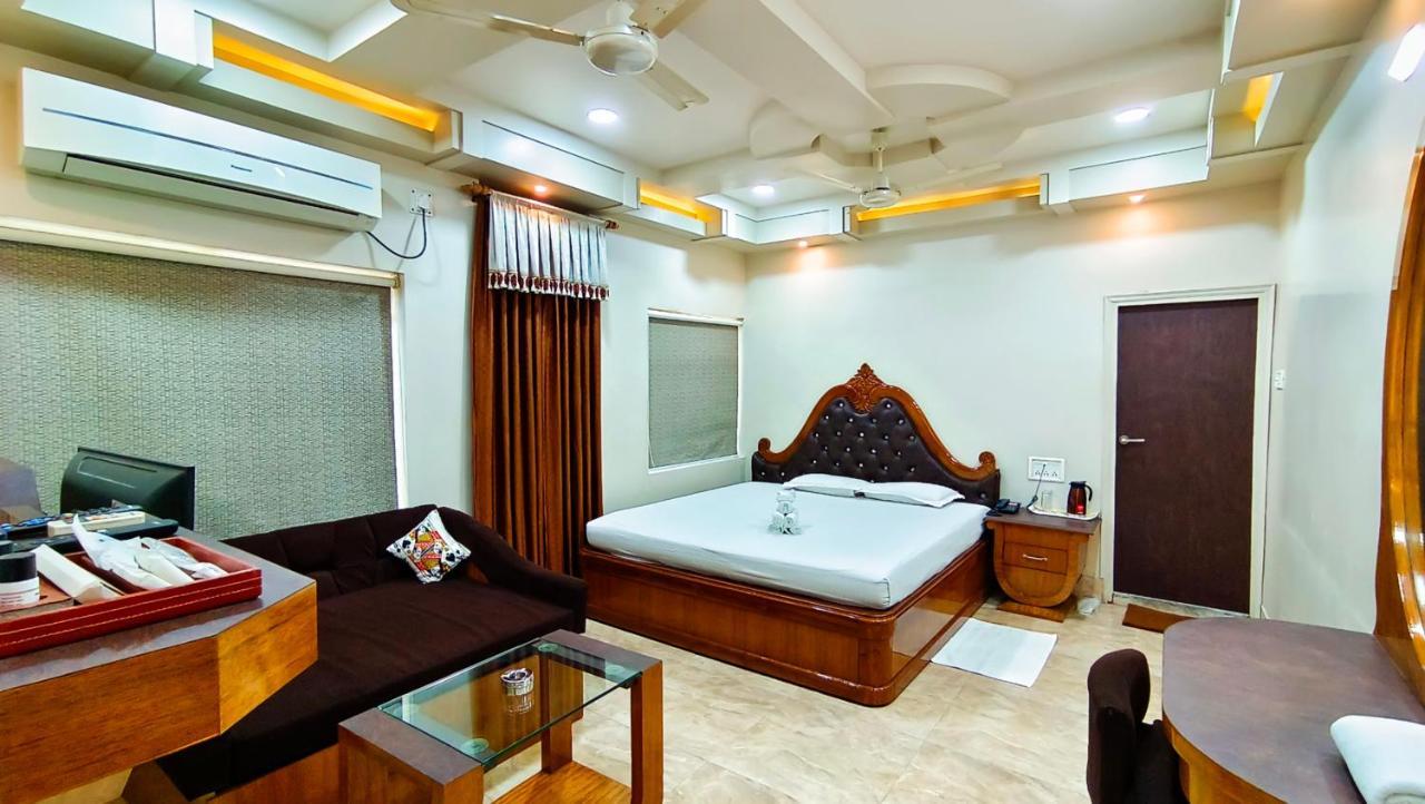 Hotel Samrat Baharampur Exteriör bild