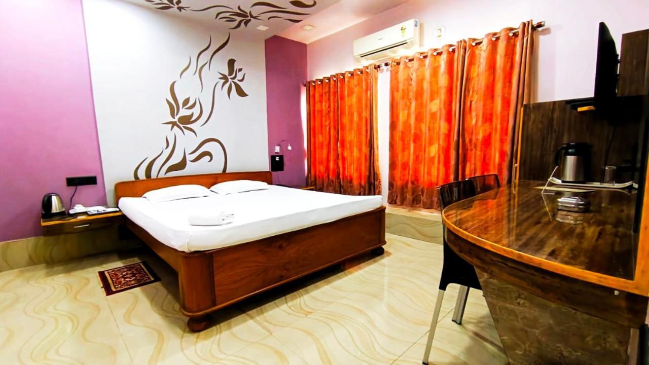 Hotel Samrat Baharampur Exteriör bild