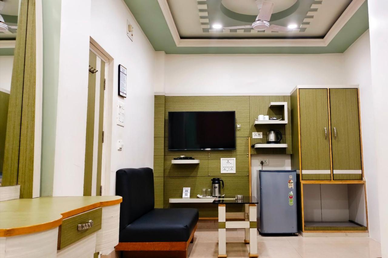 Hotel Samrat Baharampur Exteriör bild