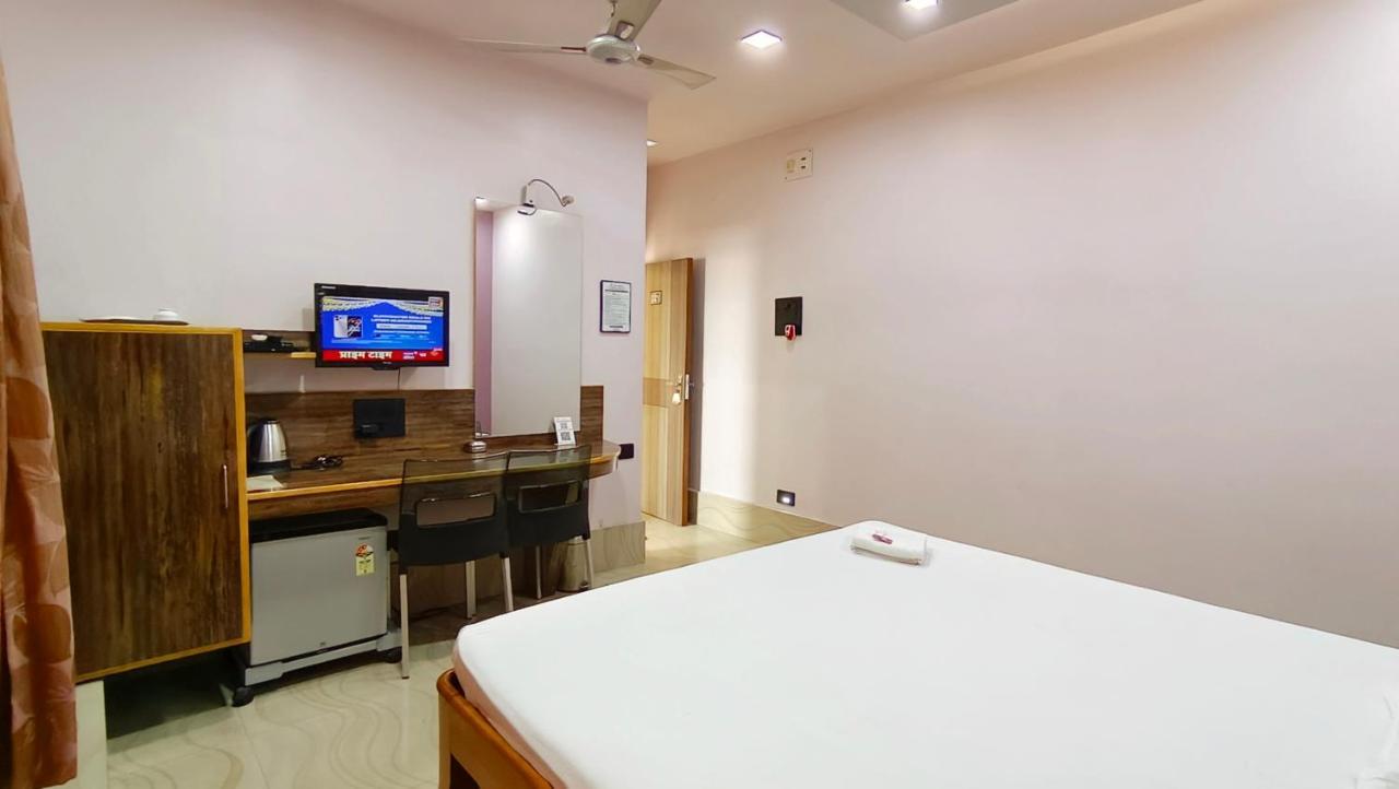 Hotel Samrat Baharampur Exteriör bild