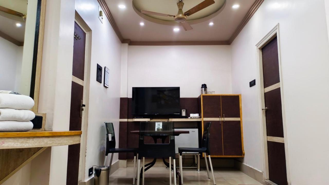 Hotel Samrat Baharampur Exteriör bild