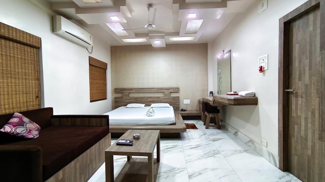 Hotel Samrat Baharampur Exteriör bild
