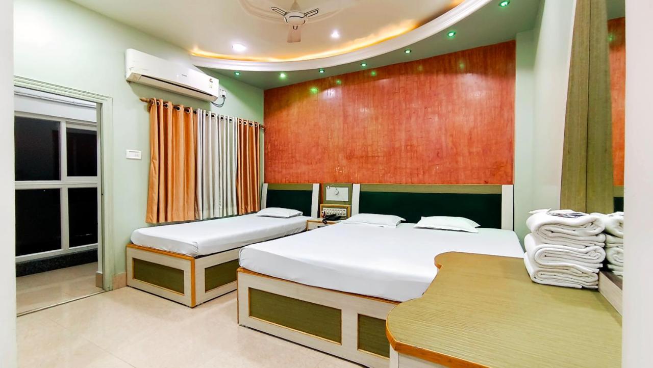 Hotel Samrat Baharampur Exteriör bild