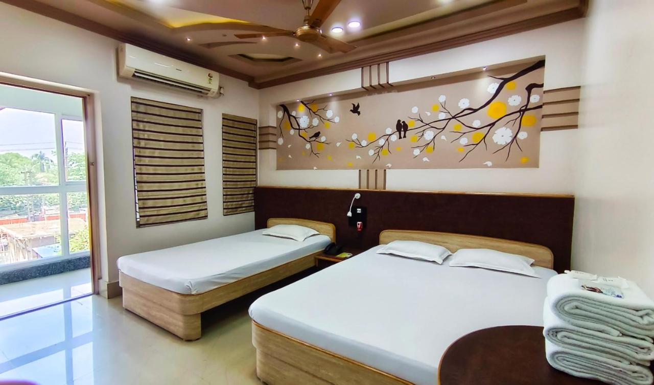 Hotel Samrat Baharampur Exteriör bild