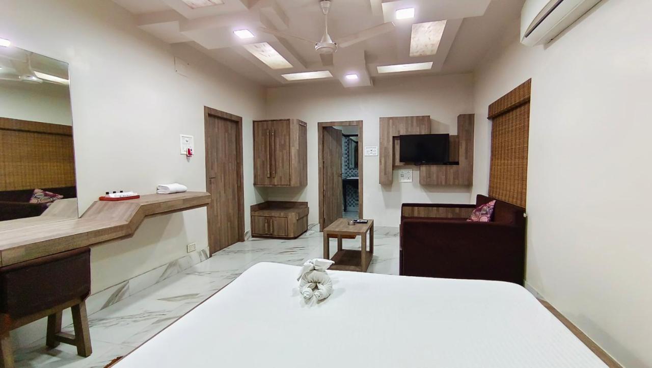 Hotel Samrat Baharampur Exteriör bild
