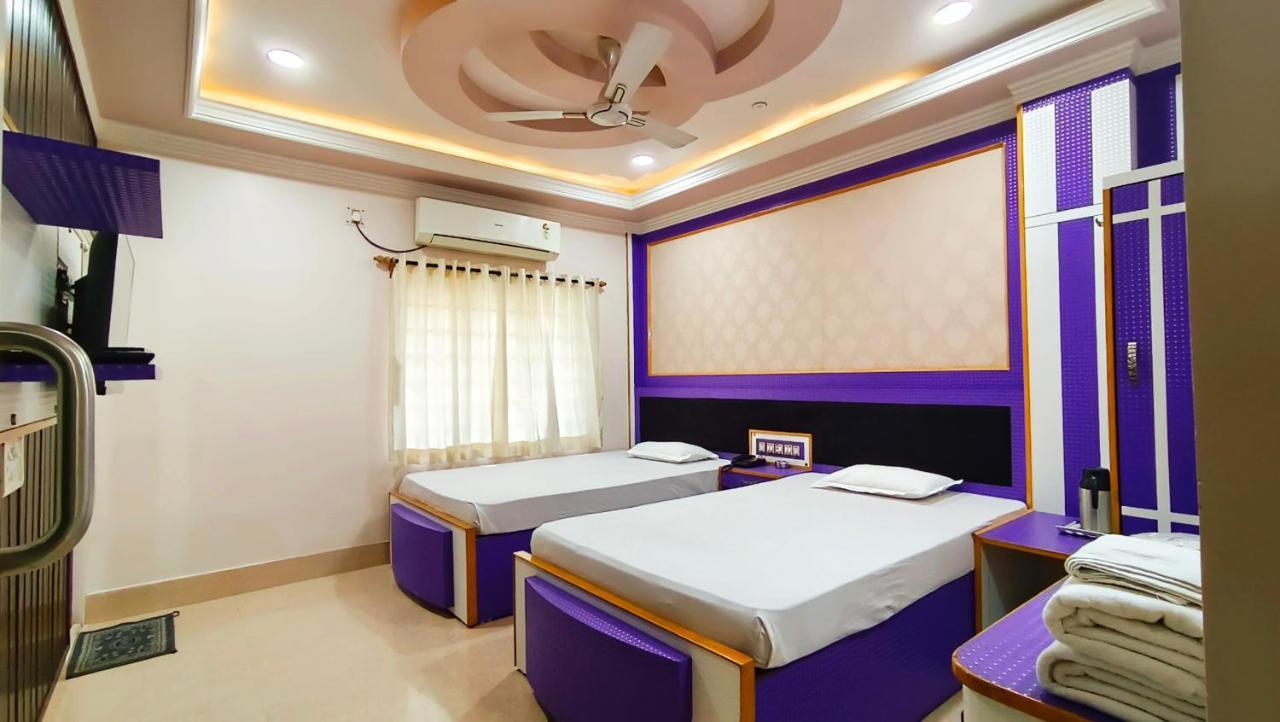 Hotel Samrat Baharampur Exteriör bild
