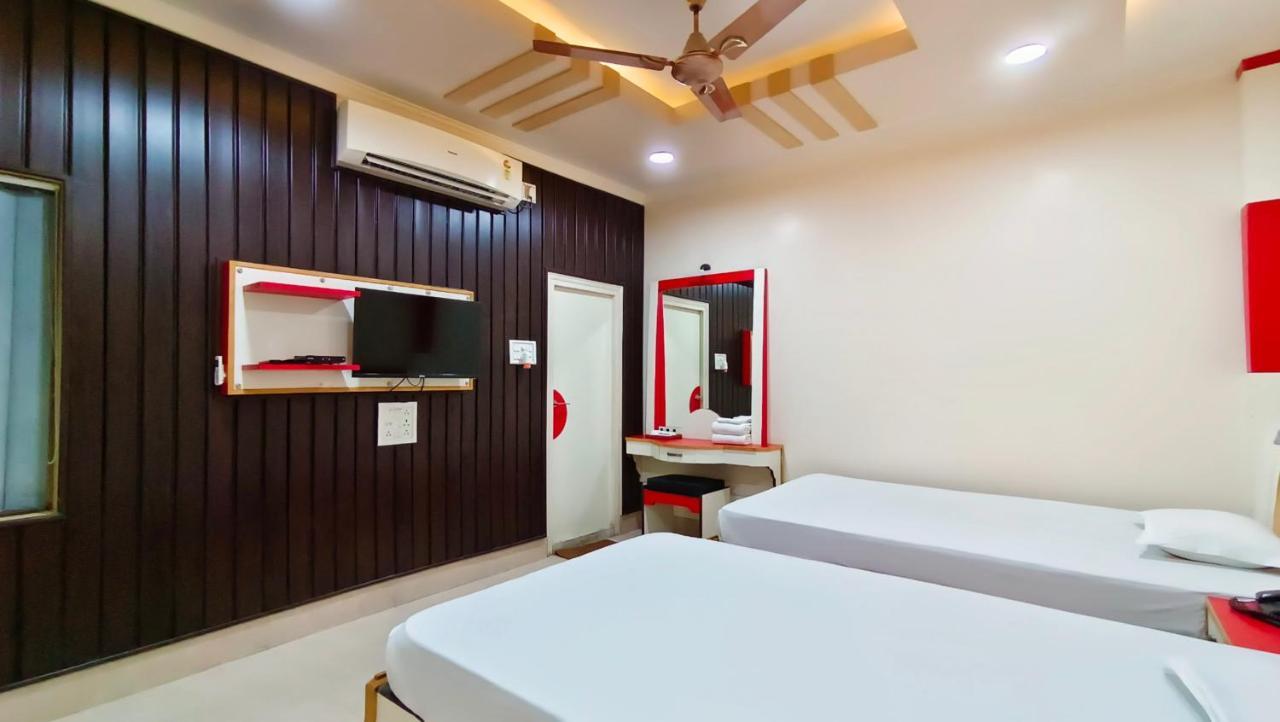 Hotel Samrat Baharampur Exteriör bild
