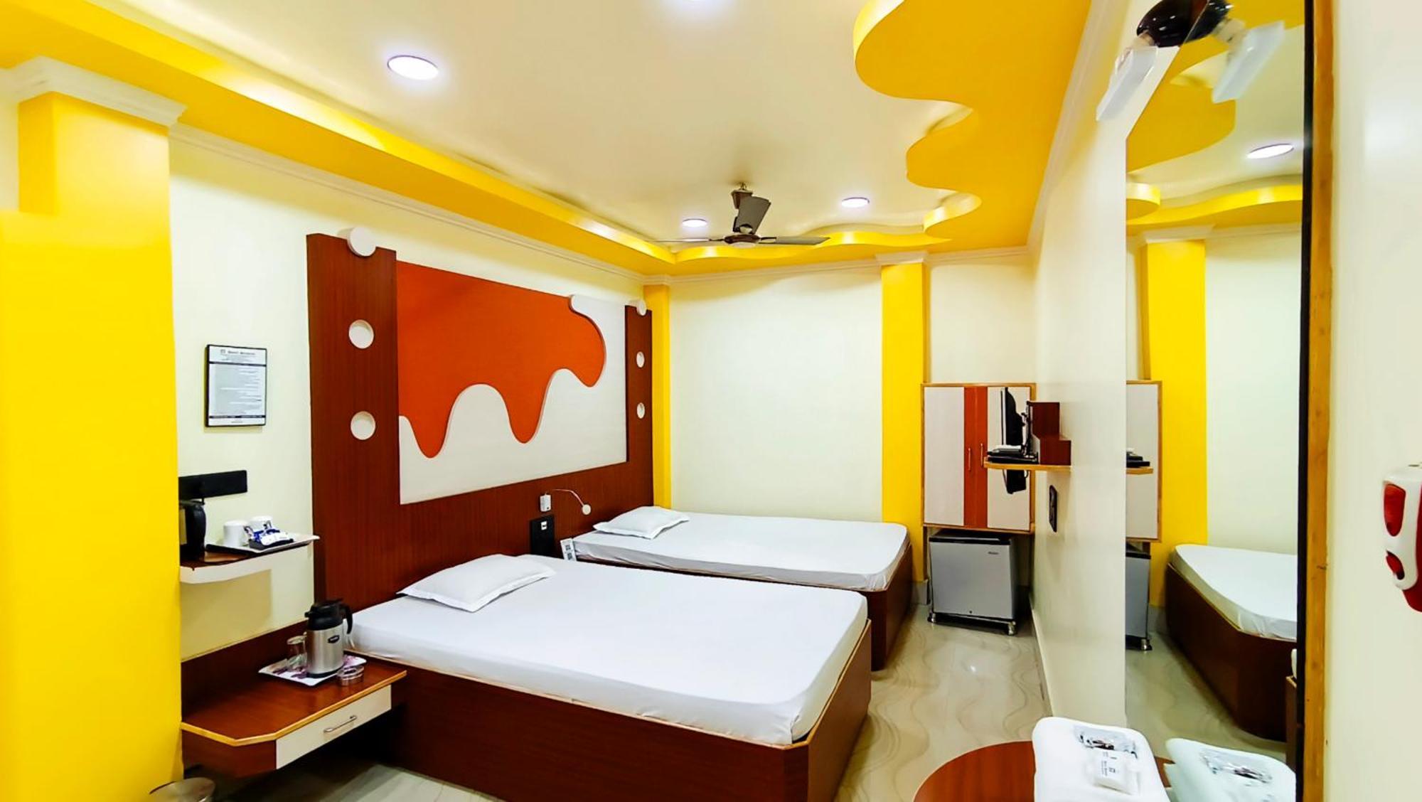 Hotel Samrat Baharampur Exteriör bild