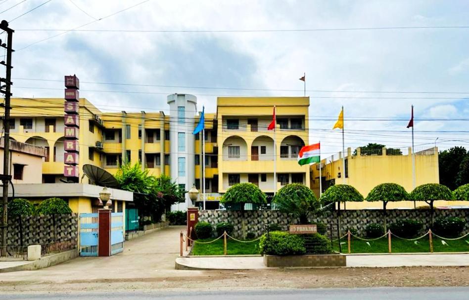 Hotel Samrat Baharampur Exteriör bild