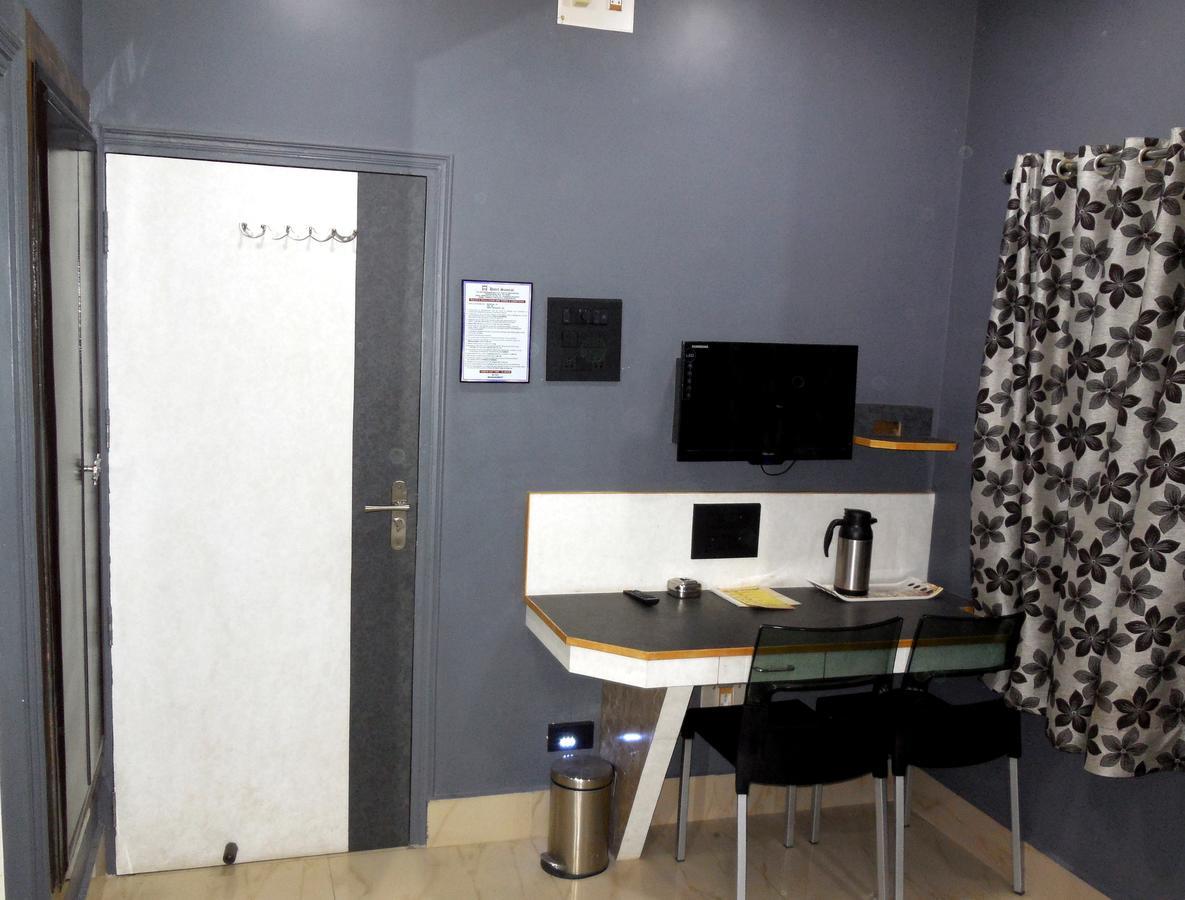 Hotel Samrat Baharampur Exteriör bild