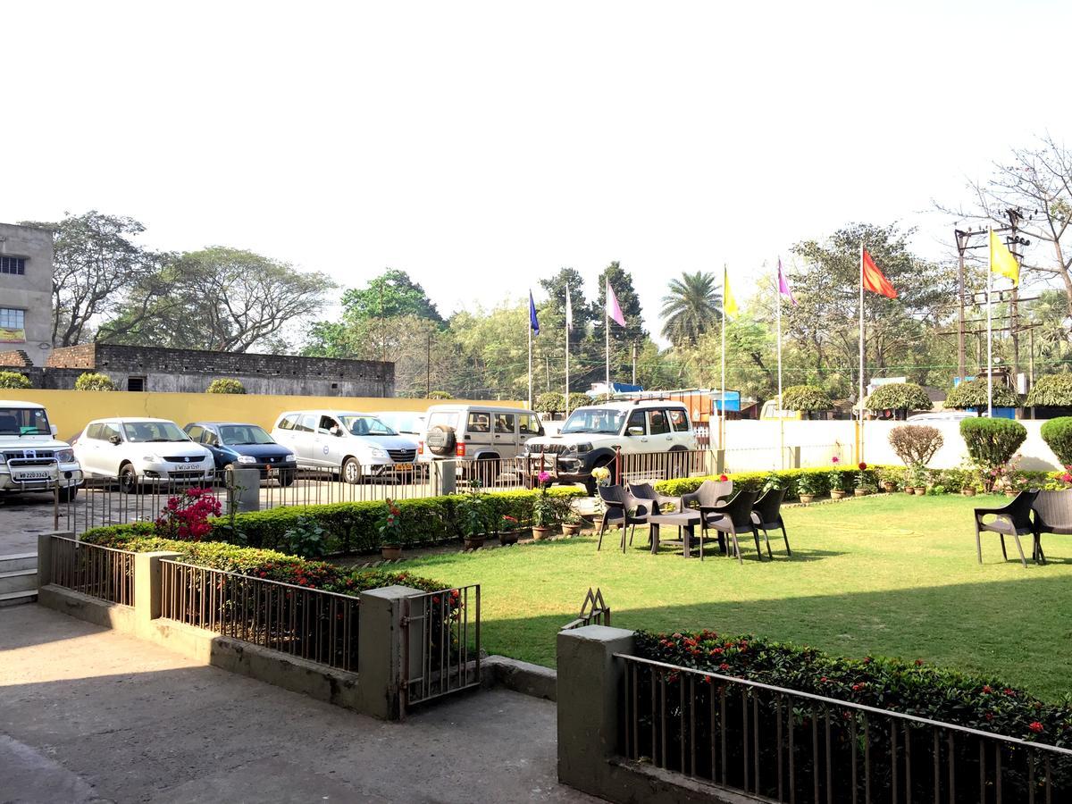 Hotel Samrat Baharampur Exteriör bild
